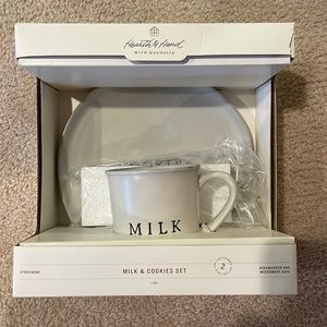 New in box! Milk and cookies set for Santa!